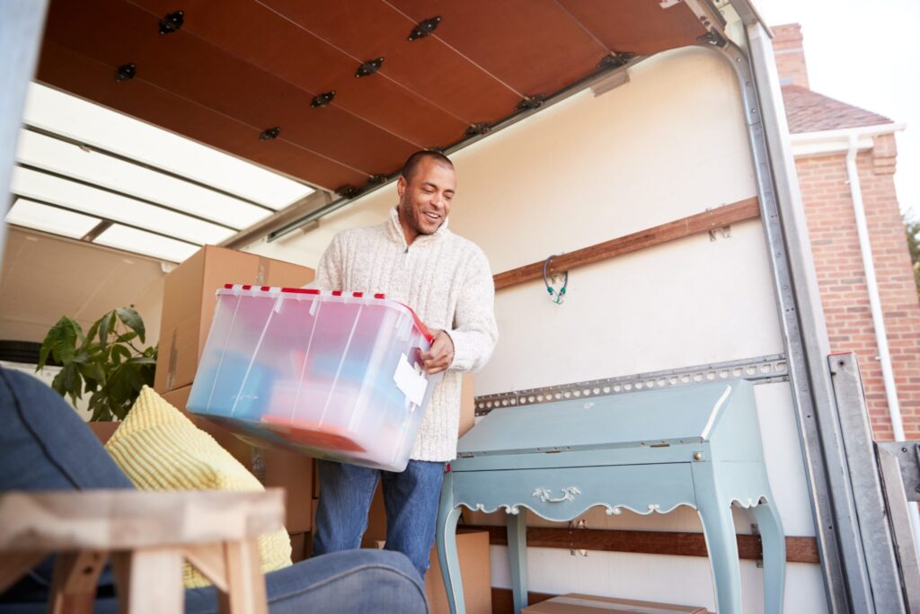 Local and long distance moving services in action.